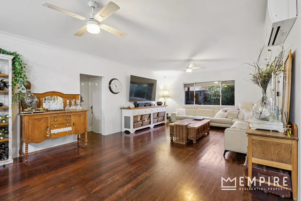 Coolbellup 4房  Charming Family Oasis with Endless Possibilities!