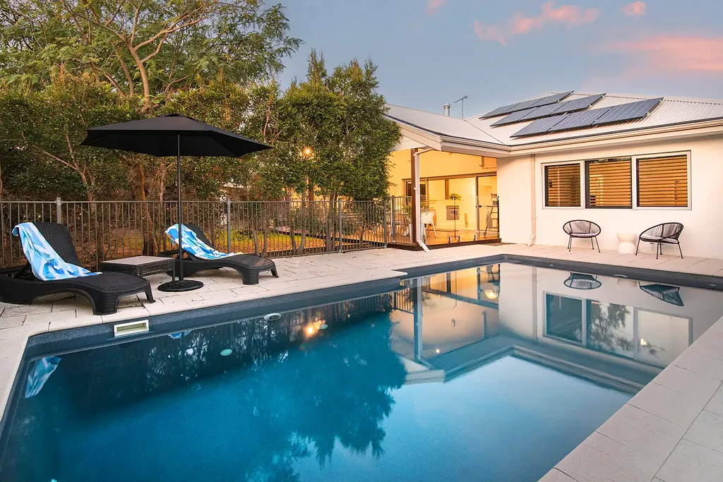 Dunsborough 5Moenga Custom Built Home Overlooking a Stunning Feature Park