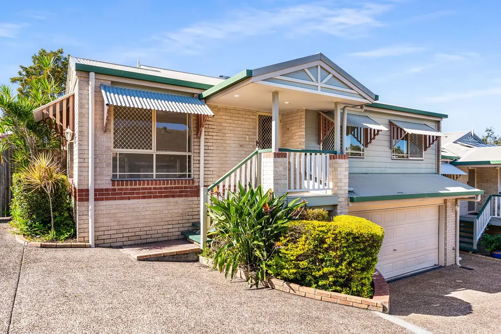 Your Perfect Carina Heights Home Awaits - Comfort, Convenience & Location!