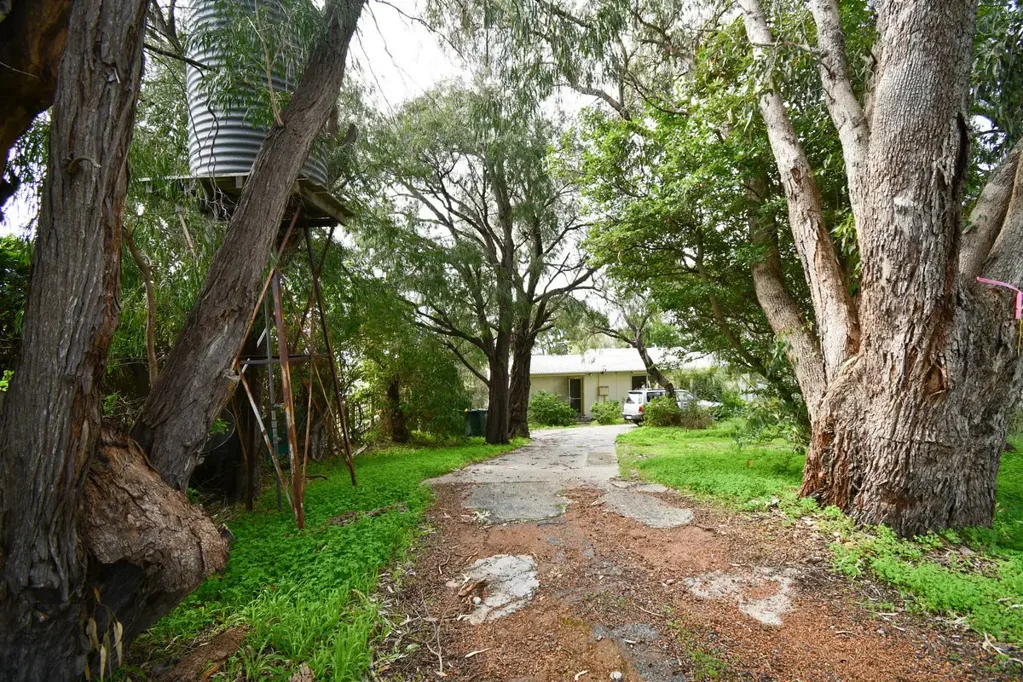Charming 2-Bedroom Home with Stunning Estuary Views