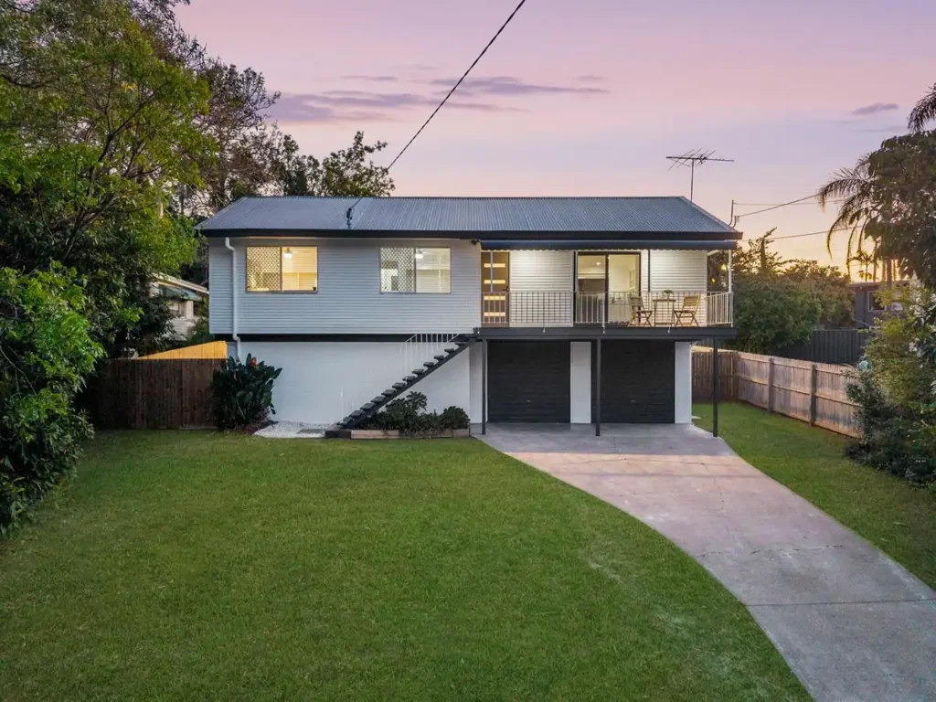 Slacks Creek 3 Slaapkamer Pristine Entertainer With Fresh Updates and Huge Backyard
