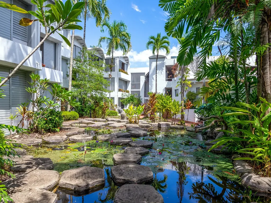 Port Douglas 2 Bedroom RARE CENTRALLY LOCATED UNIT