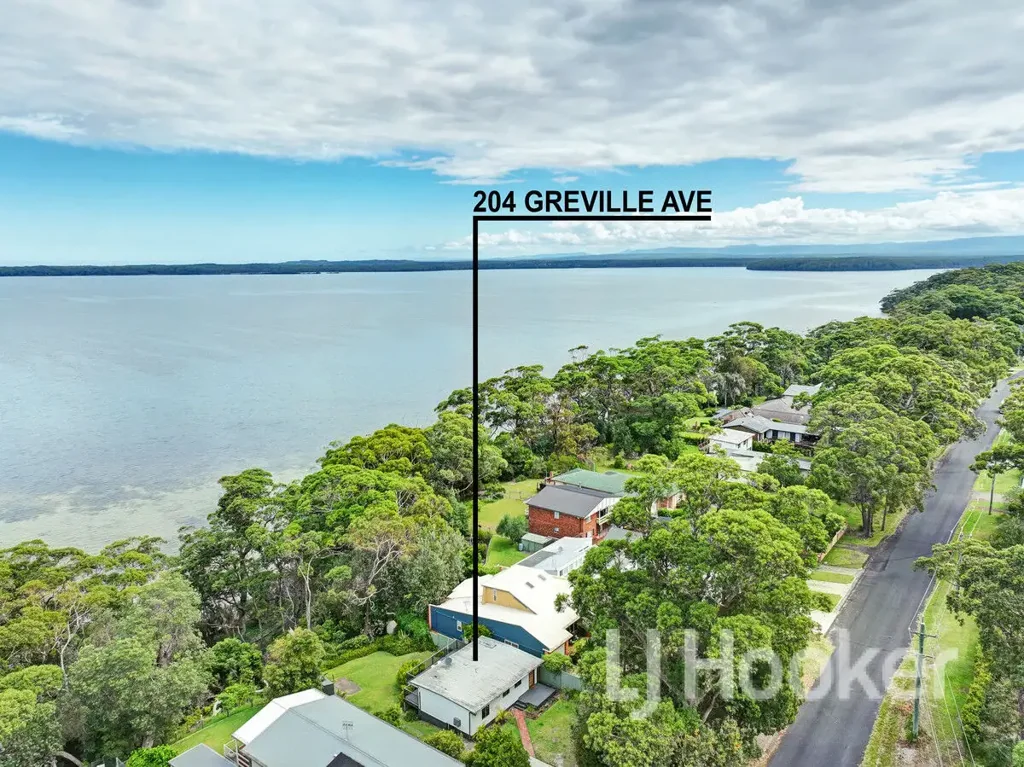 Sanctuary Point 2 Bedroom Waterfront reserve with plenty of character