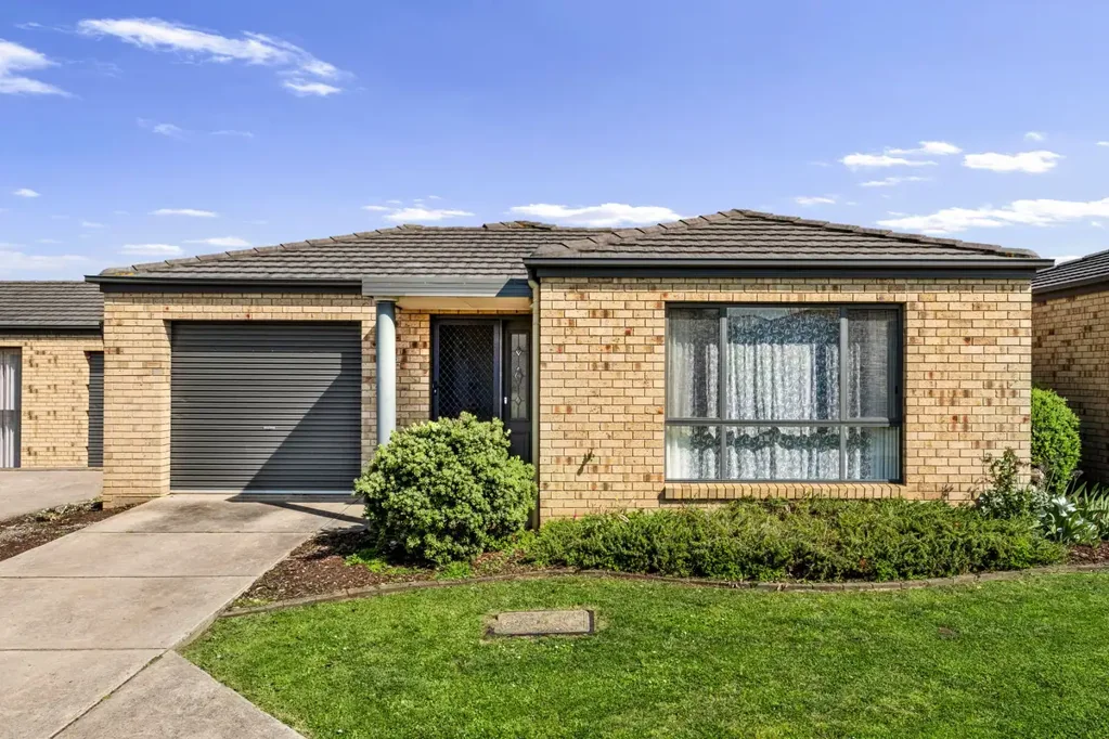 Fully Furnished 2 Bedroom Home