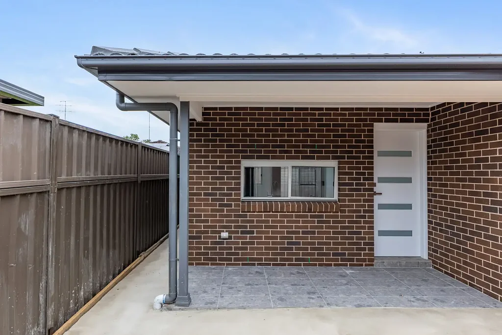 Brand new granny flat with garage