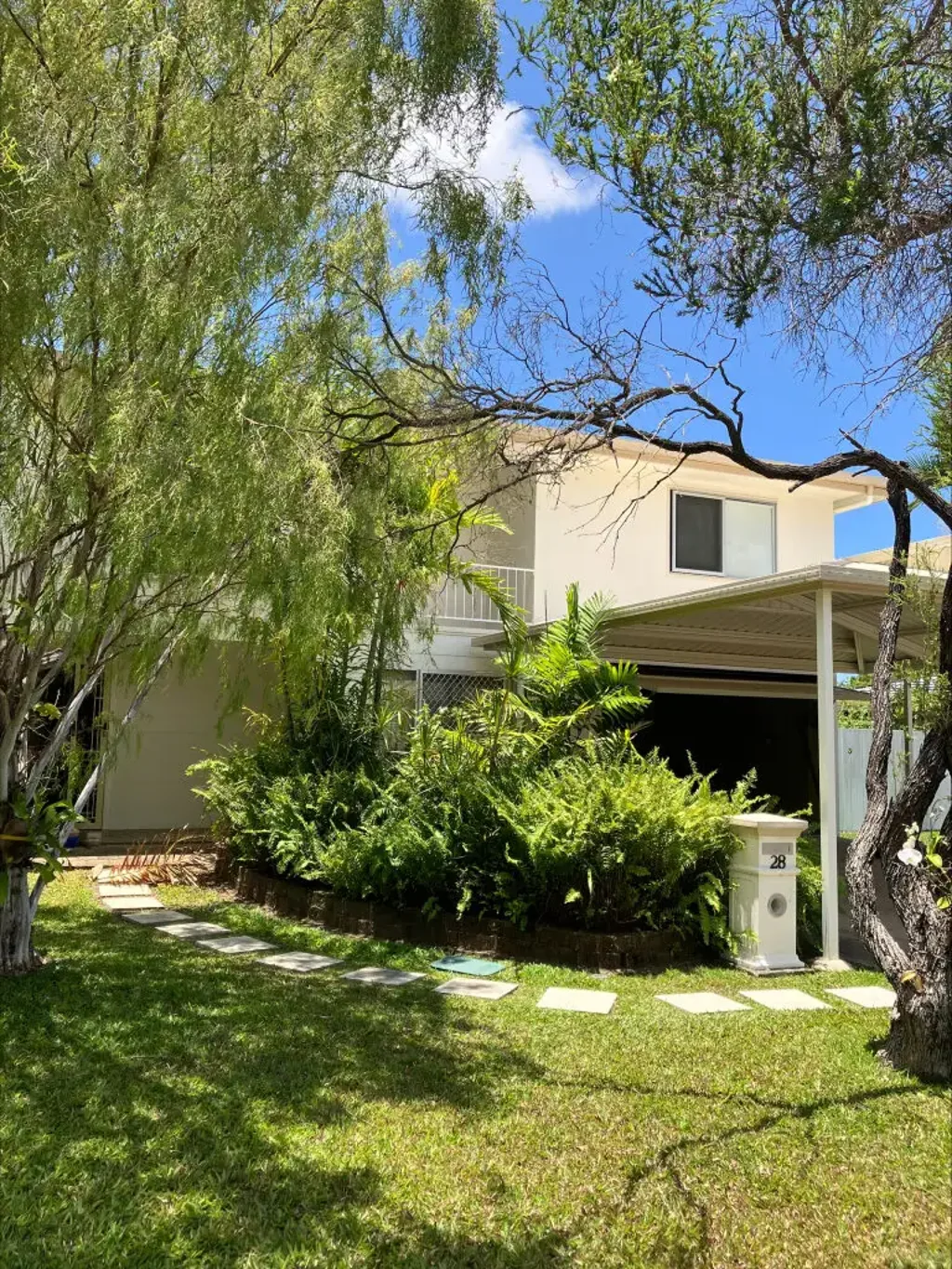 Beautiful 4 Bedroom, 1 Study Home in Annandale!