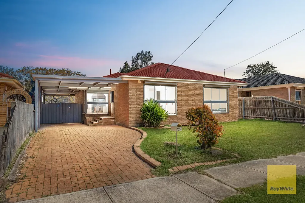 Kings Park 3कमरा BIG BLOCK. BEAUTIFUL HOME. ENDLESS POSSIBILITIES!