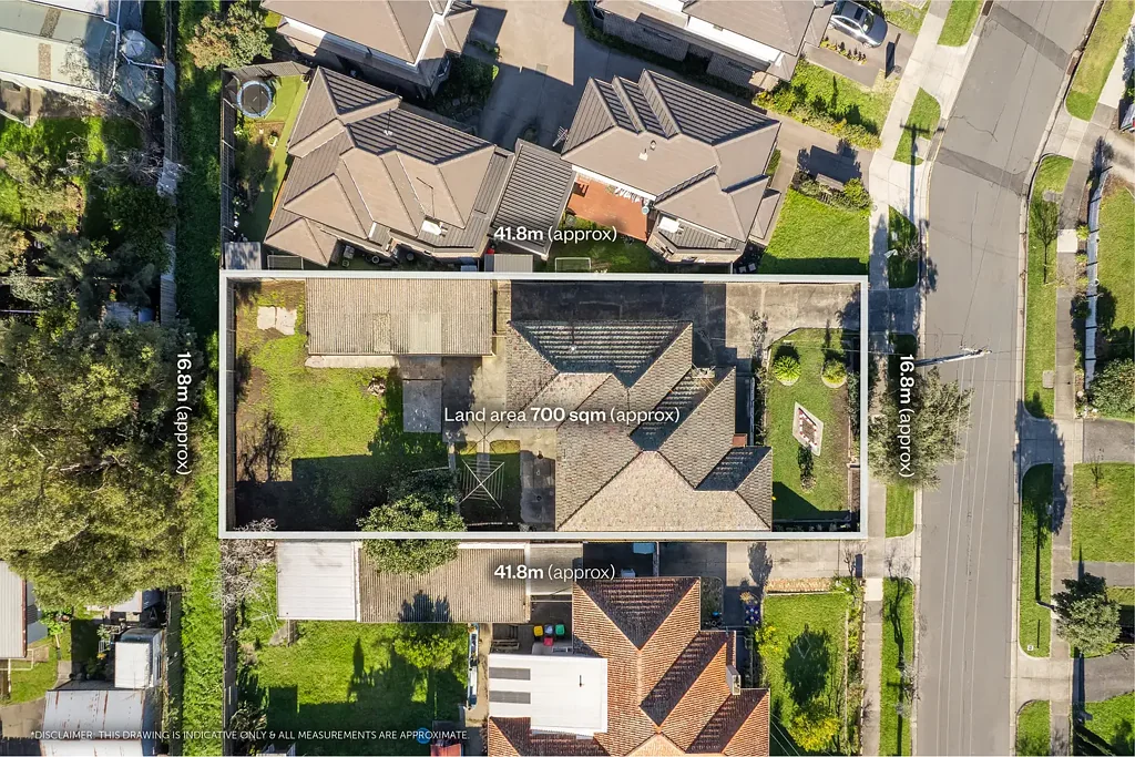 Oakleigh East 4Phòng ngủ Family Space, Endless Potential on Approximately 700sqm