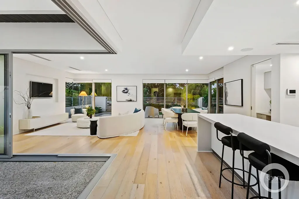 City Beach 3Moenga Light Filled Ocean Mia Luxury | Single Level Ground Floor Adults Living with Kids/Guests Upstairs