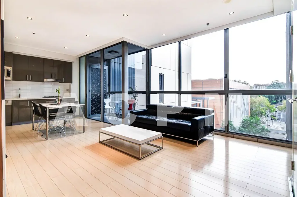 Spacious & Furnished Modern One Bedroom in CBD.