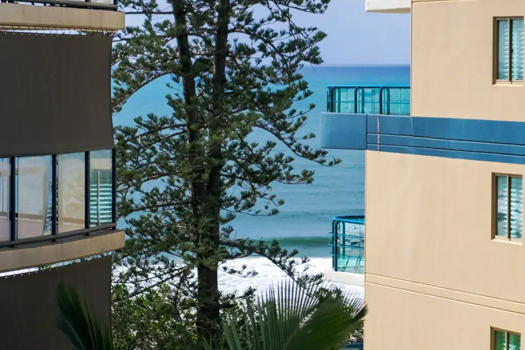 Mooloolaba 1房  Affordable Entry Level Beachfront On Mooloolaba Esplanade