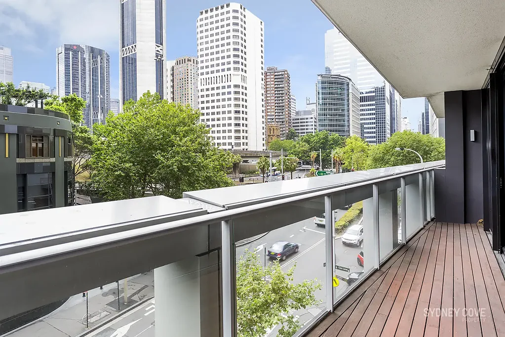 LARGE OPEN PLAN ONE BEDROOM APARTMENT | Unfurnished