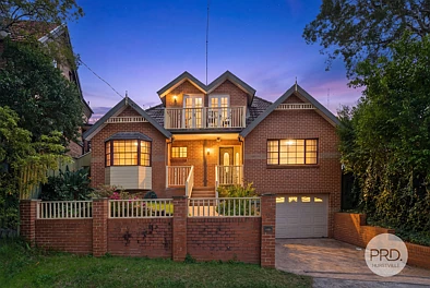 Oatley 3房 经典风格与现代魅力及水景 Classic Style With Modern-Day Appeal & Water Views
