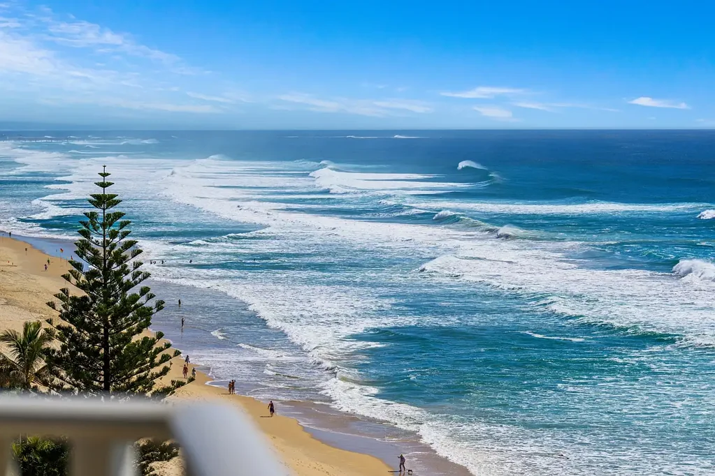 Main Beach 3房  Absolute Beachfront Living with Uninterrupted Ocean Views
