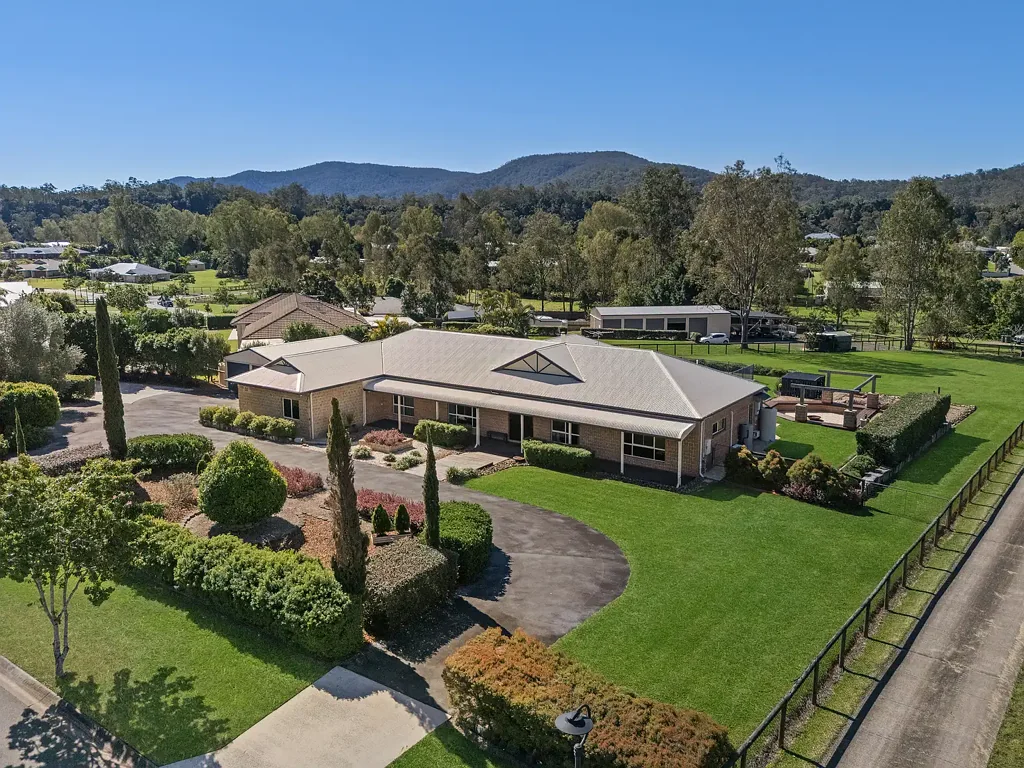 Karalee 5部屋 The Complete Karalee Acreage Package | Riverside Estate