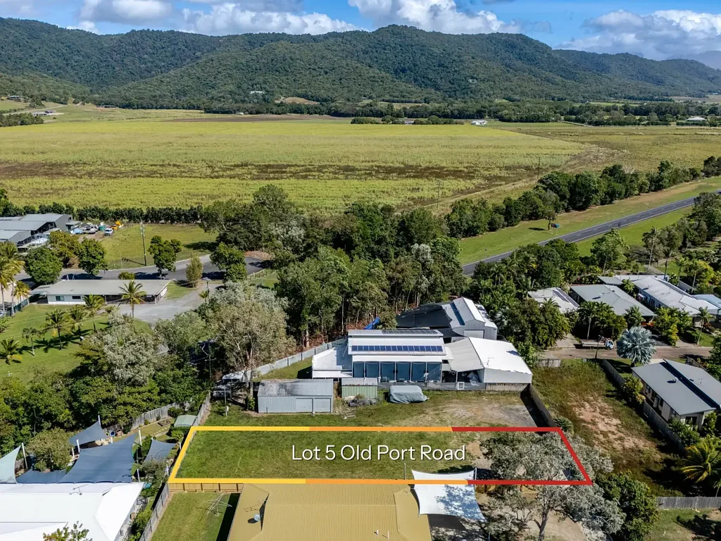 Port Douglas  2 BLOCKS AVAILABLE: 1 VACANT, 1 WITH A SHED