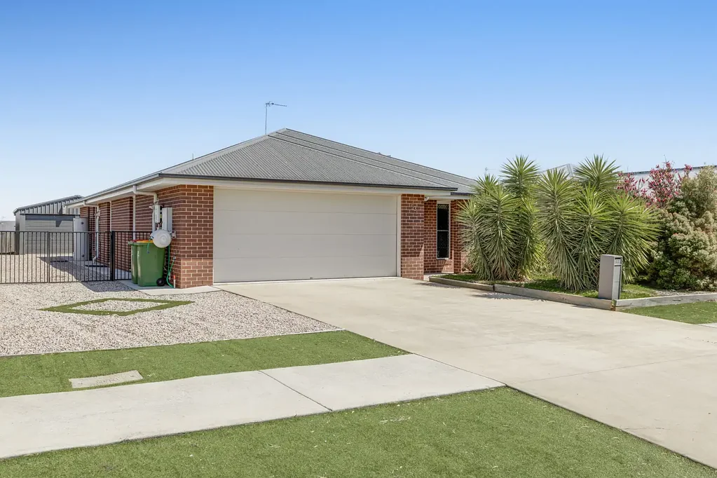 53 Myrtleford Crescent, Cambooya, QLD 4358