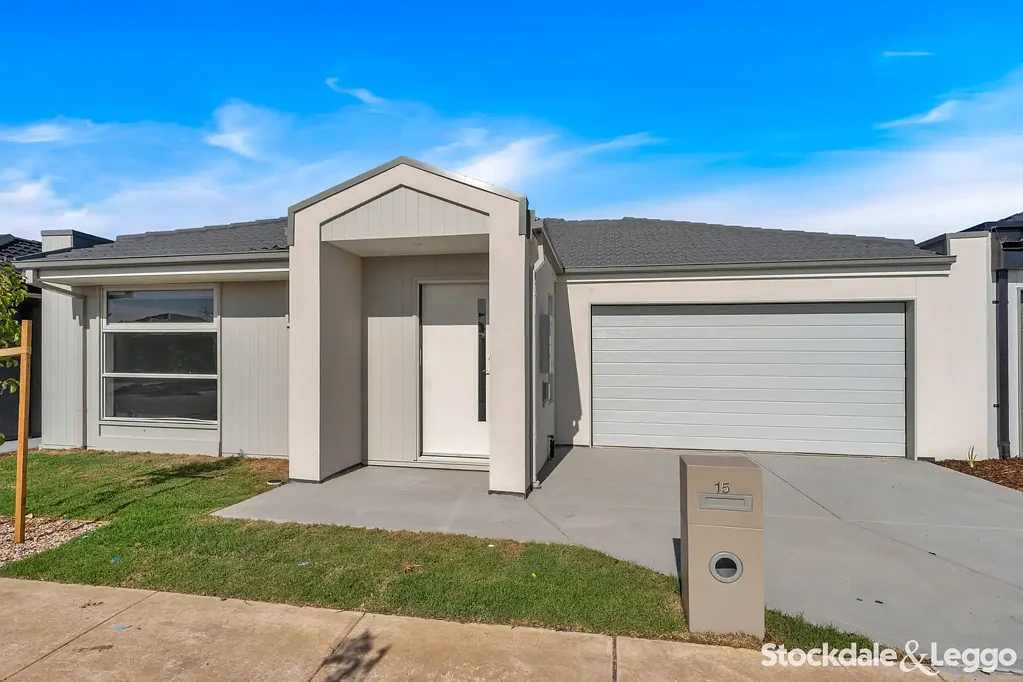 Comfort, Style & Convenience - Near-New Living in Deanside