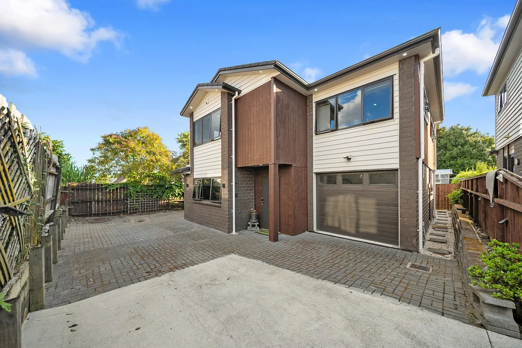 Papatoetoe 4Kwarto URGENT SALE OFFER NOW! 4 PARKING BAYS