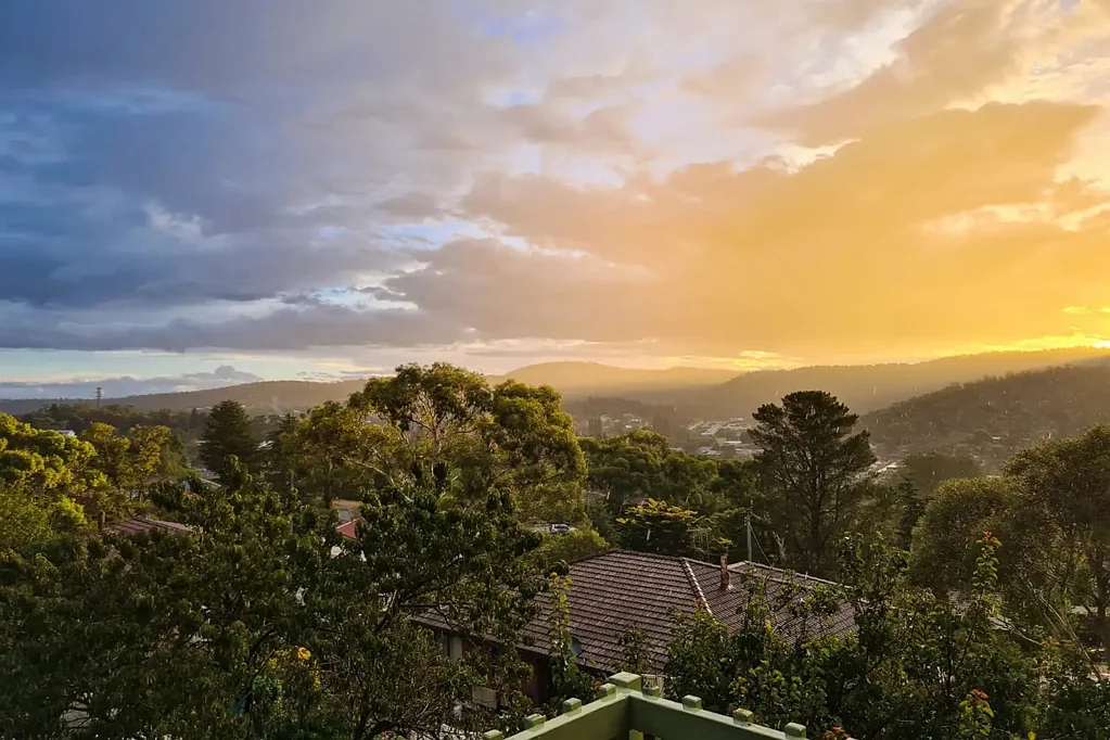 Cooma 4ਬੈੱਡਰੂਮ Renovated Family Home with Stunning Views & Exceptional Living Spaces