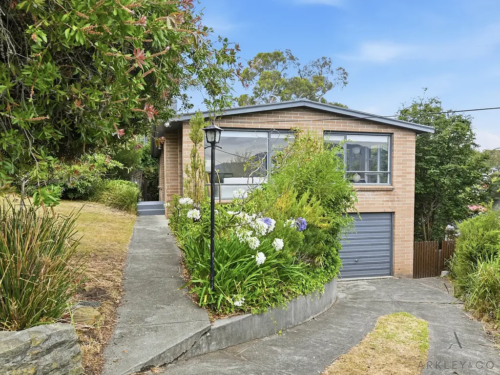 7 Cedar Street, Lindisfarne, TAS 7015