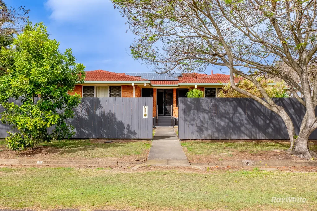 3 Bedroom Fully Furnished Home with Internet & Yard Maintenance Included