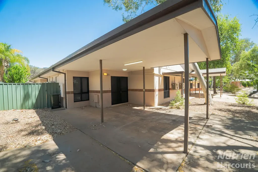 East Side 4Moenga Quiet Court!