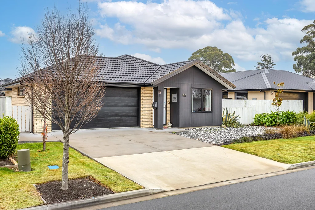 Ravenswood 2침실 Modern, Low-Maintenance Living with Style