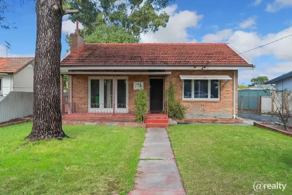 Midvale 2房  Charming 2BR Home on 845sqm Block
