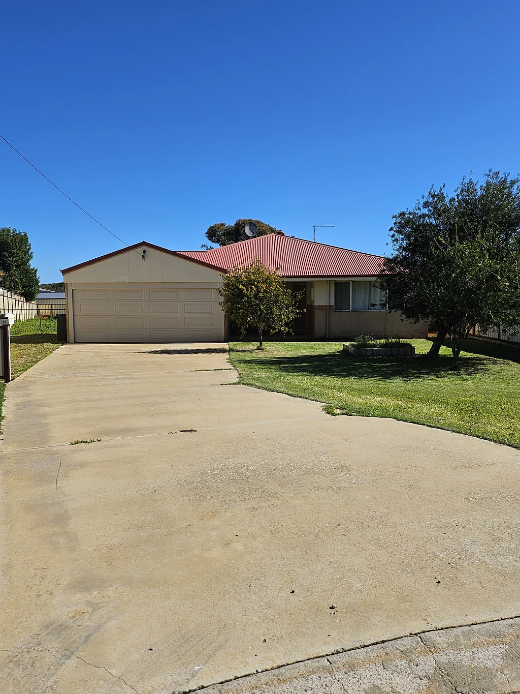 13 Thurkle Square, Dongara, WA 6525
