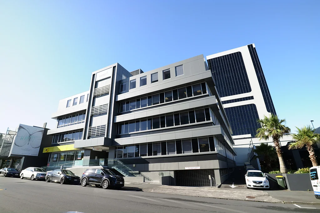 Takapuna  Full floor central Takapuna