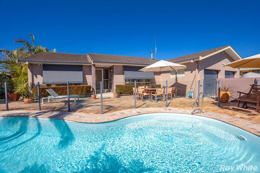 Tuncurry 3ਬੈੱਡਰੂਮ Spacious Family Home with Pool in Peaceful Coastal Enclave