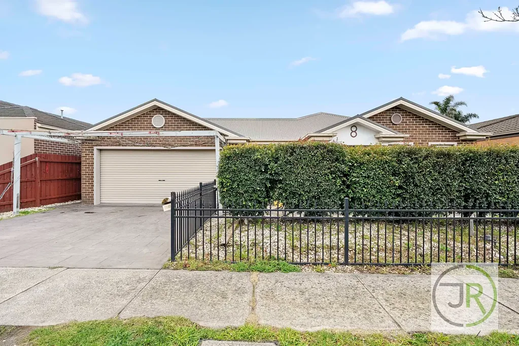 Narre Warren South 4房 4卧宽敞卧室 3个生活区域 2车车库 优越位置 步行学校公园 轻松通达主干道 WOW WOW WOW! 8 Cherry Wood Way, Narre Warren South