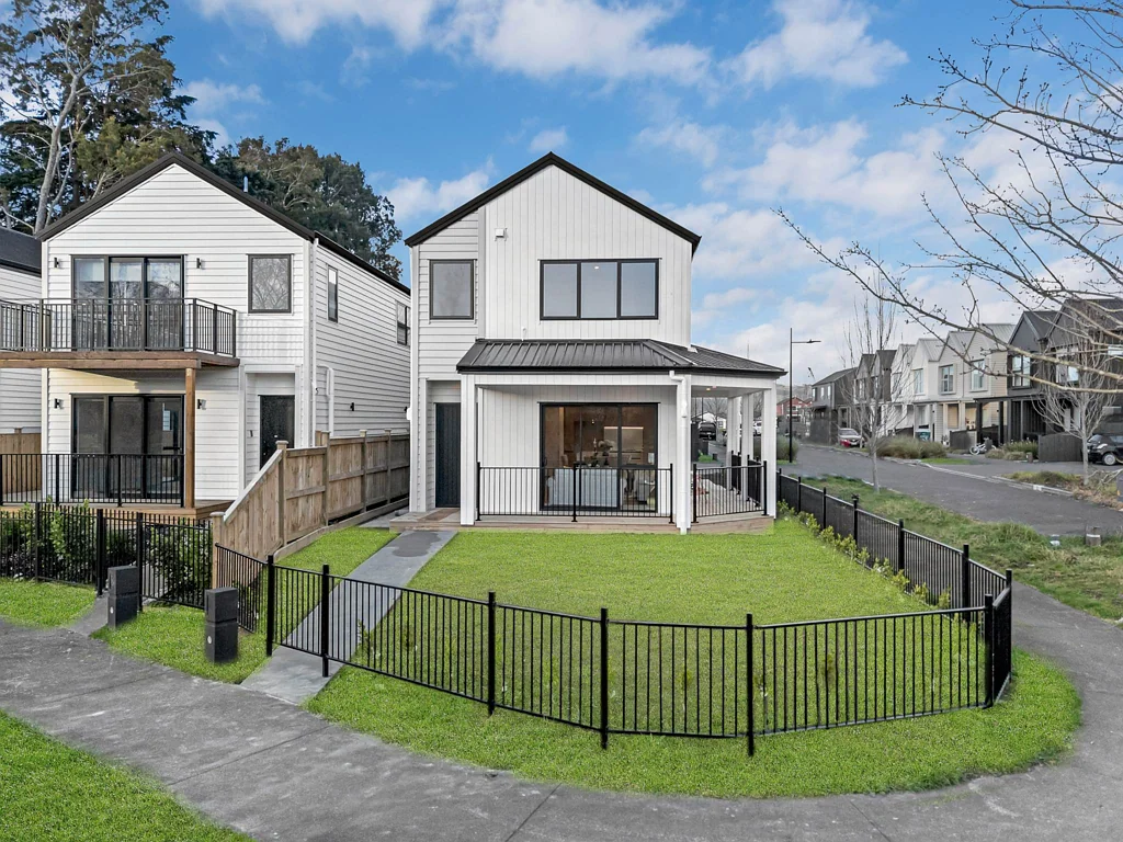 Karaka 4 Bedroom Brand-New Luxury in Drury. 4 Bdrms with DUAL M...