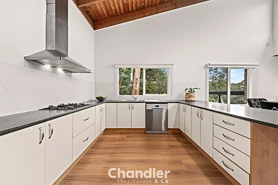 Iba Pa - 10 Banool Road, Selby, VIC 3159