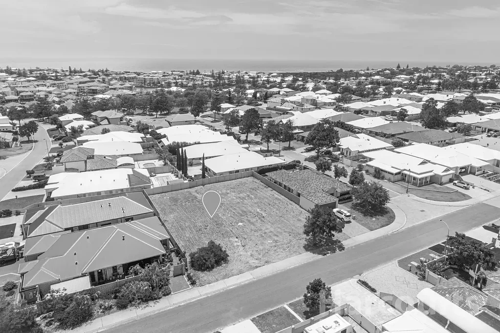 15 Buckingham Drive, Wannanup, WA 6210
