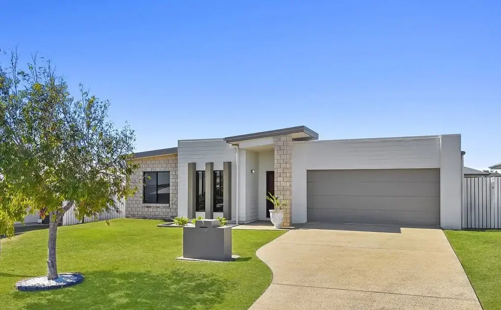 Modern Family Living in Hidden Valley