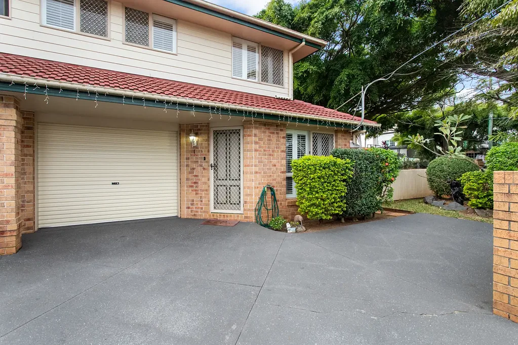 Redcliffe 2Moenga Spacious Townhouse In Premium Location in a Complex of 4 Only