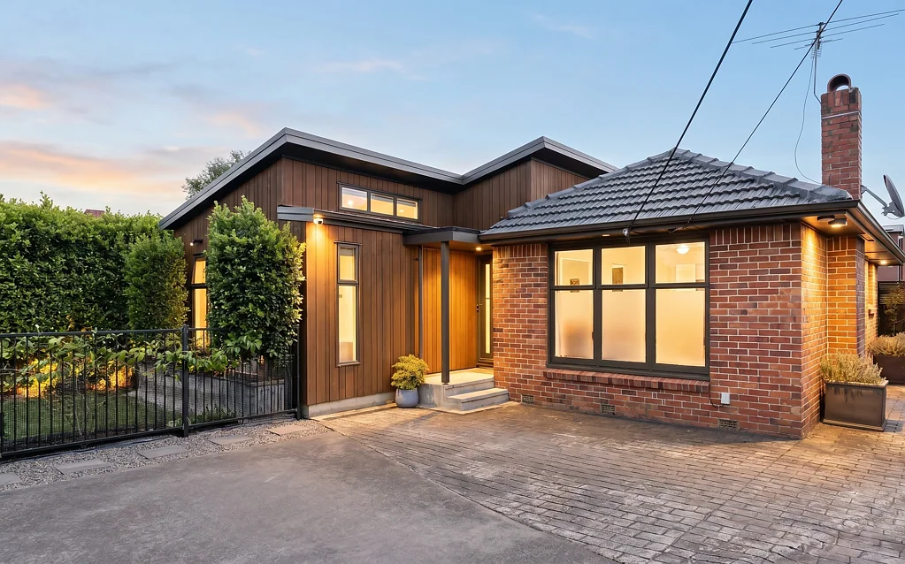 Te Atatu Peninsula 3房  Sunlit Architectural Excellence