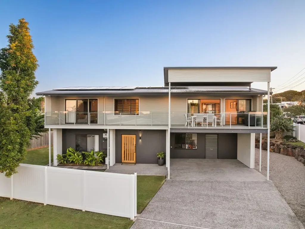 Buderim 4कमरा Coastal Elegance with Ocean Views