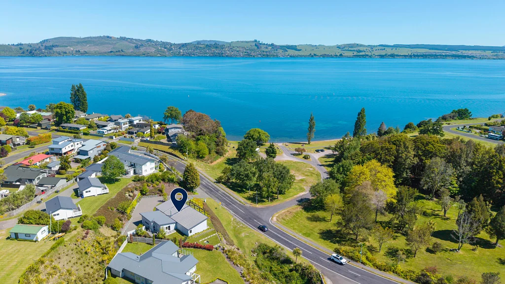 Wharewaka 3房  Exceptional lakeside value