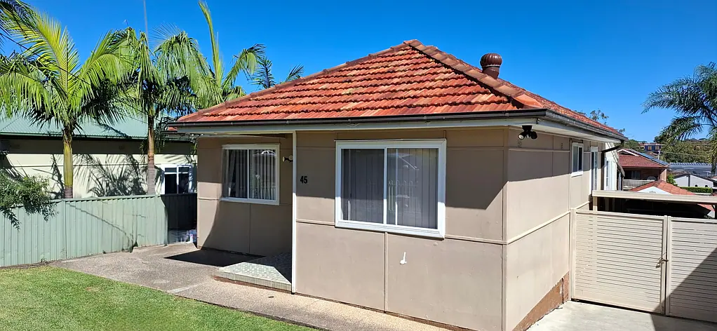 Hurstville 4Moenga PERFECTLY POSITIONED - LIVE IN NOW OR BUILD YOUR DREAM HOME
