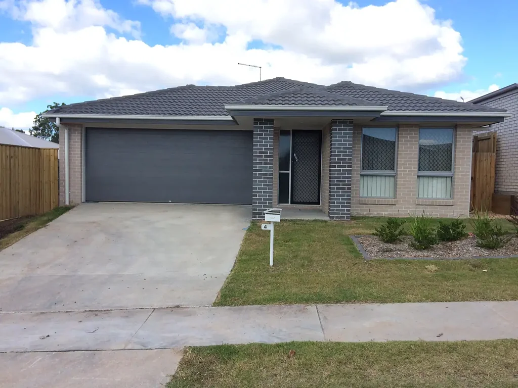 MODERN FAMILY LIVING | MOVE-IN READY | PRIME PARK RIDGE LOCATION