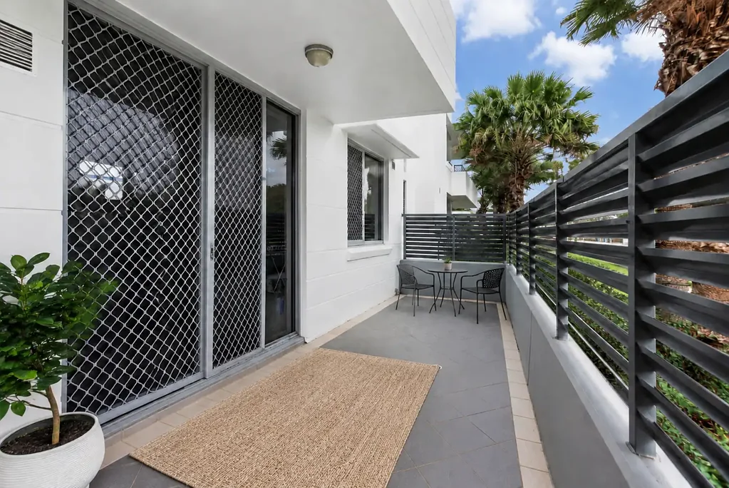 Southport 2部屋 Sprawling Courtyard Apartment With Dual Access