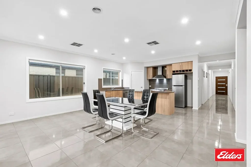 Werribee 4房 四卧家庭住宅 400㎡地块 朝东设计 厨房石材台面 露台户外区 太阳能系统 近学校商圈 East-Facing Family Home on Approx. 400m² with Multiple Living Areas!!