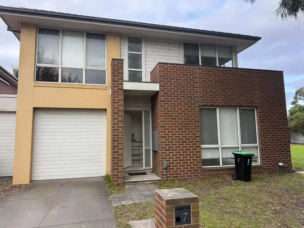 Spacious 3-Bed Townhouse in Heatherton