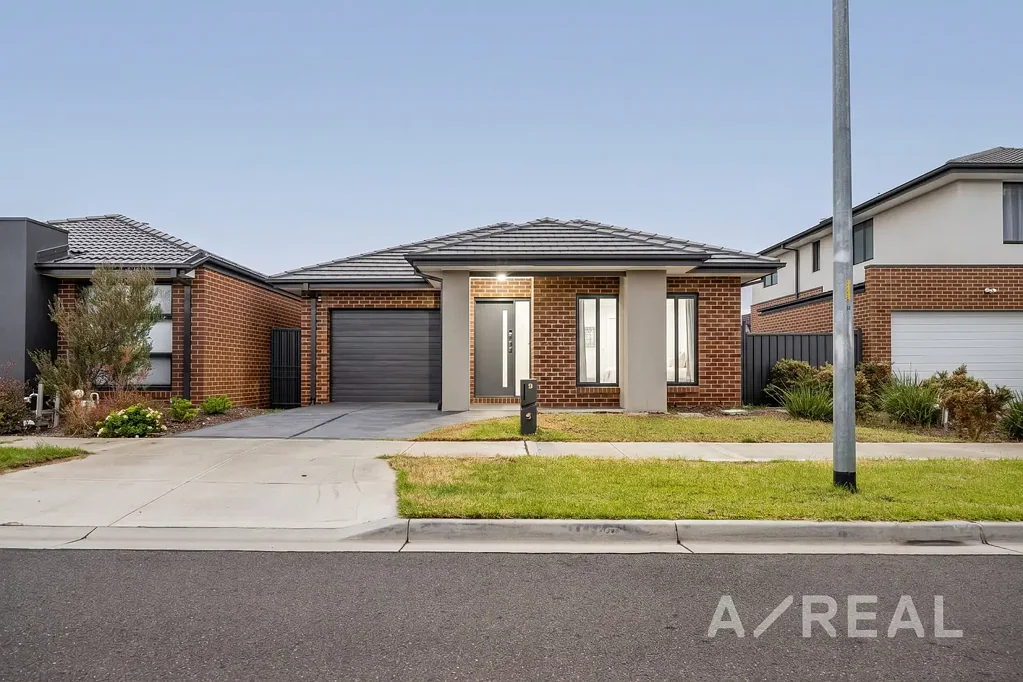 Werribee 3房 现代三卧住宅 精致低维护 一层布局 温暖采光 室内外连接 石材台面厨房 主套房带步入式衣帽间 步行至Safari Park Low-Maintenance Family Style in Cornerstone Estate