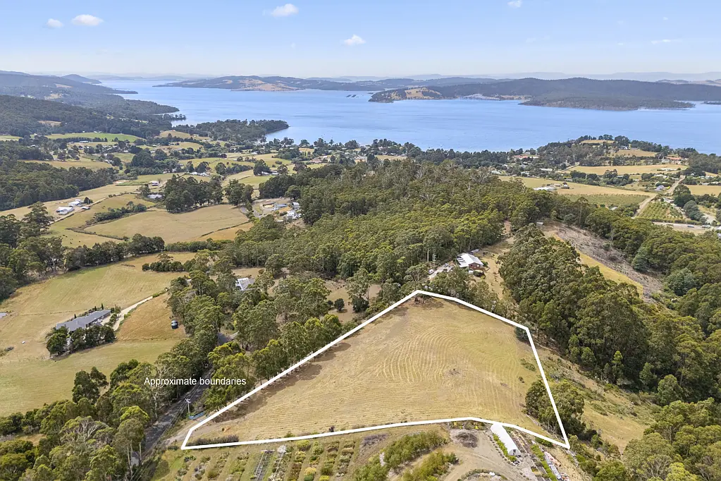Woodbridge  Vacant land with VIEWs