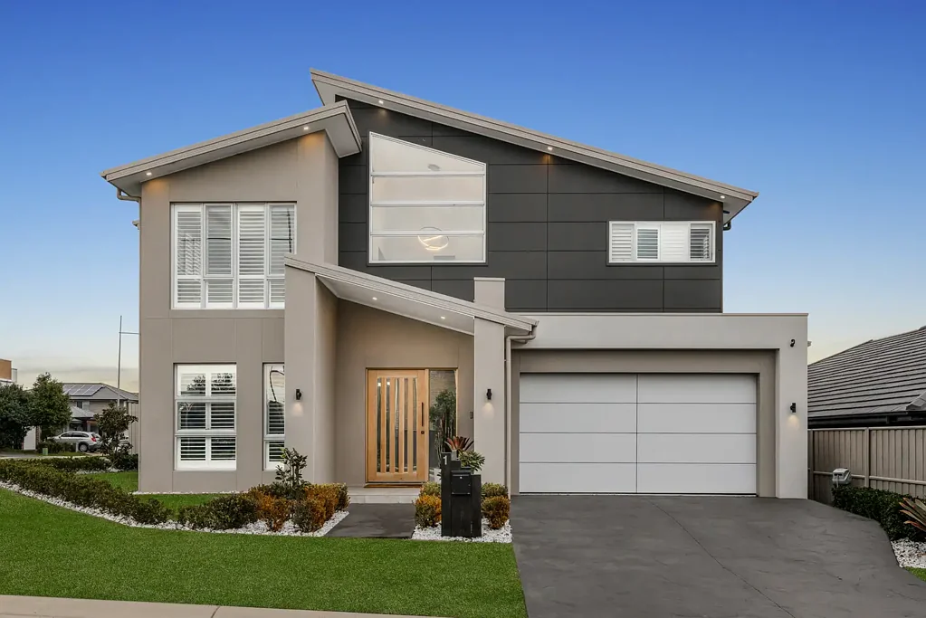 1 & 1a Silvester Way, Gledswood Hills, NSW 2557
