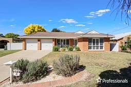 8 Magnolia Parade, Lake Albert